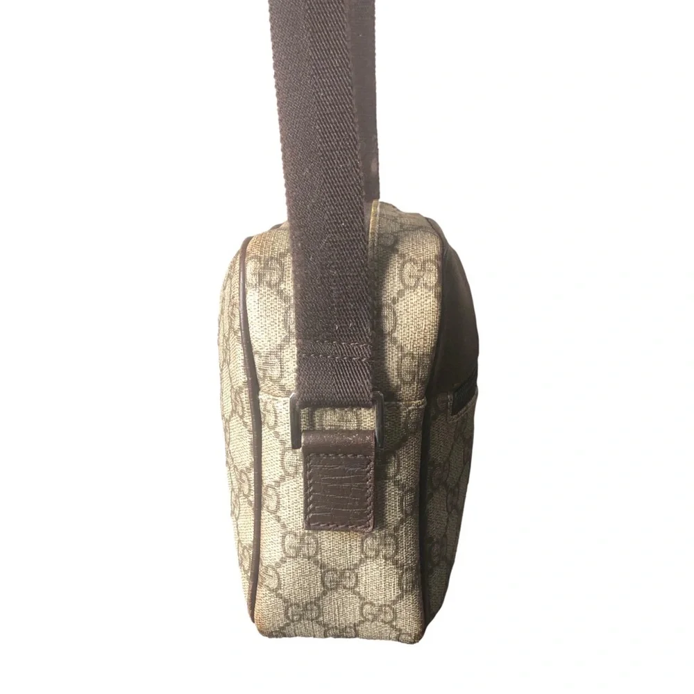 GUCCI GG Supreme Beige Monogram Canvas Messenger Bag with Brown Leather Trim